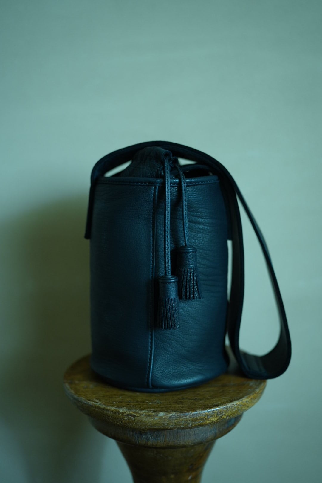 LITTLE - BUCKETWO black | MOON TREE PLANET