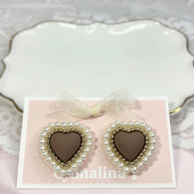 Beaded embroidery mat heart