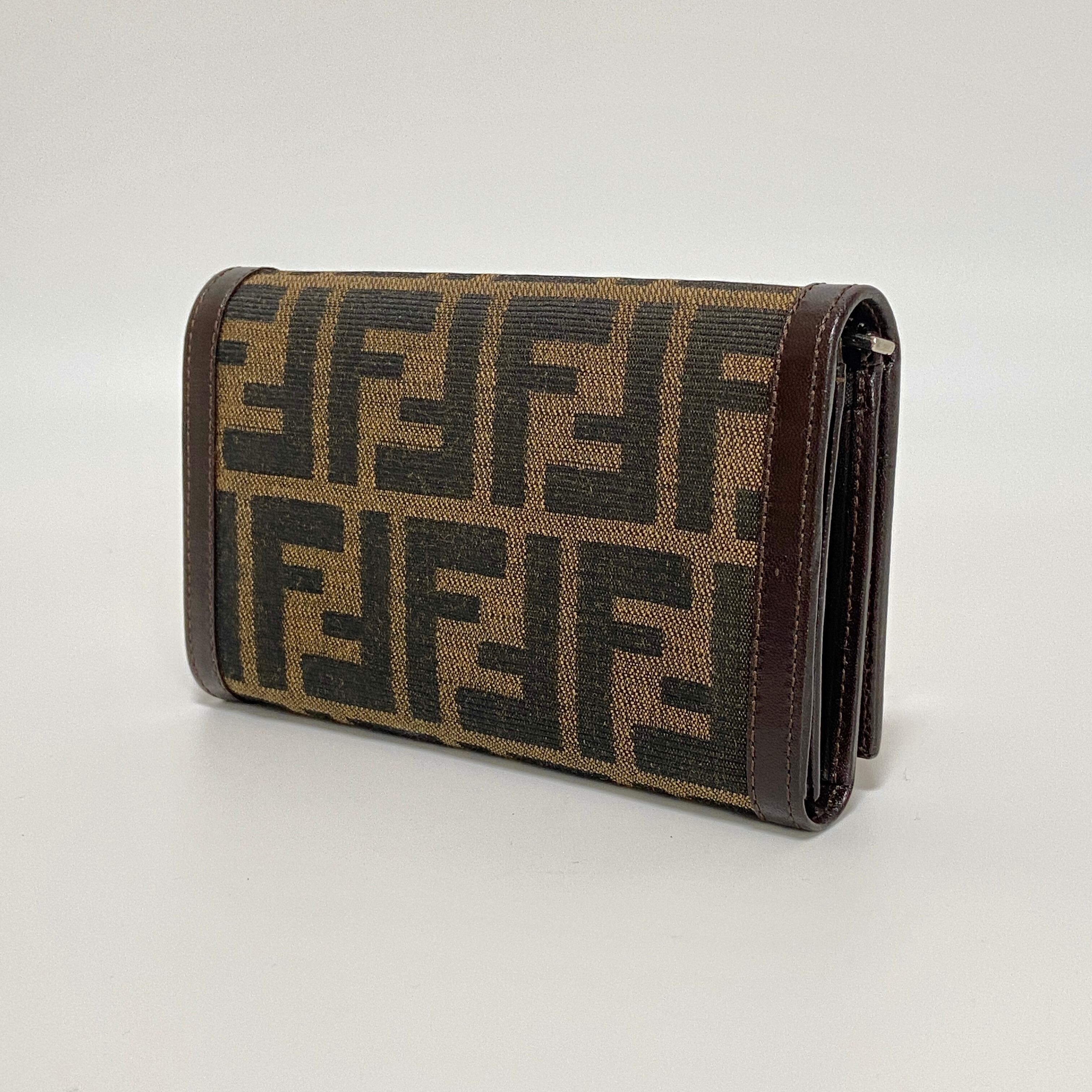 完売 ライトブルー フェンディ FENDI ズッカ 財布 折り財布 ブラック