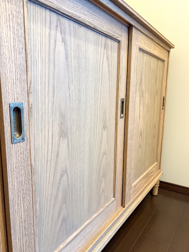 オーク家具サイドボード (アンティーク調スライド扉キャビネット)W1800