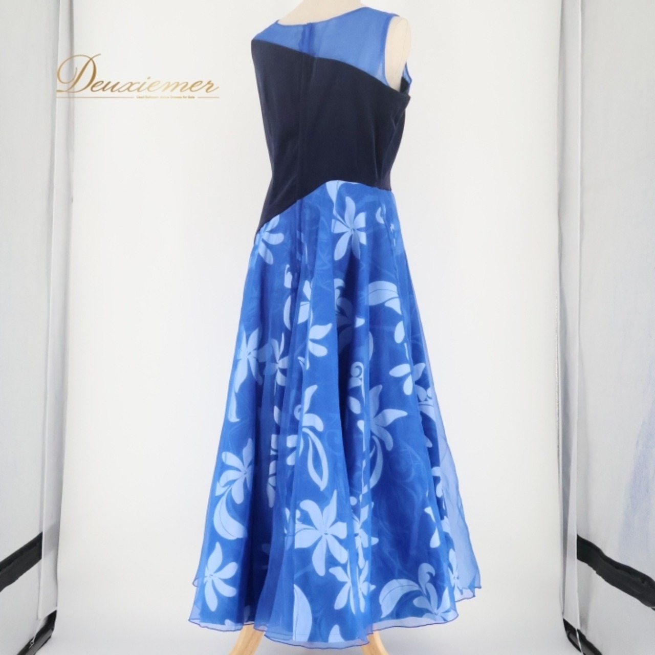 フラダンス 衣装 ワンピース ドレス ブルー系 アロハスタンダード 日本製 ティアレ柄 花柄 ハワイアンプリント ALOHA STANDARDS チュール ベロア ノースリーブ ハワイアン アロハ フラ ダンス レッスン 練習 ブラック系 ホワイト系 青 黒 白 華やか 鮮やか 上品 フラダンス衣装 おしゃれ デザイン レディース フラワープリント 衣装用 パーティー かわいい 女性用 青色