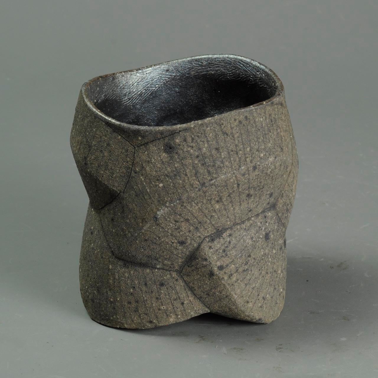 焼締 大皿 濱田庄司 黒釉錆流描皿 | しぶや黒田陶苑