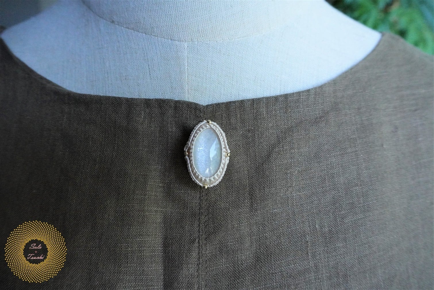 絹糸）ムーンストーンのマクラメ編みブローチ 〜Dream〜 | Sola*Tsuchi