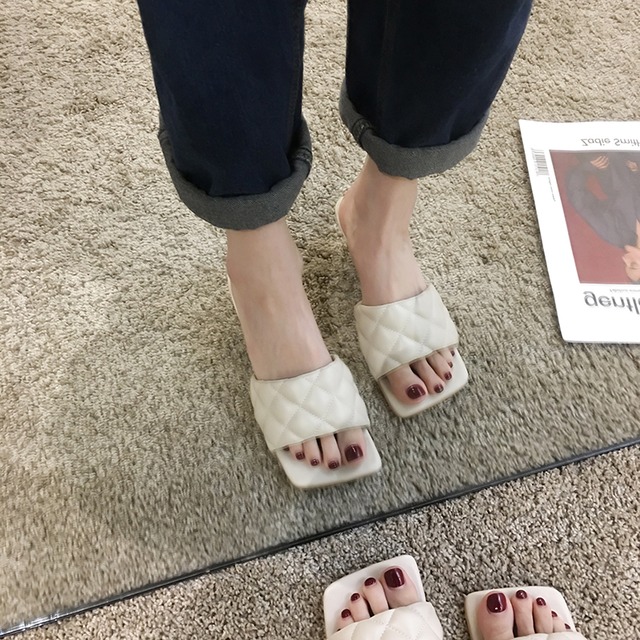 ネットレッドサンダルとスリッパレディースアウターウェア2020新しいサマースリッパブラックサマースクエアヘッドスティレットハイヒール夏 フェイクシューズ6913627694