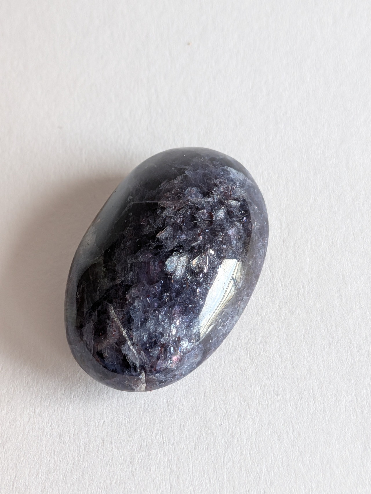 Bloodshot Iolite ブラッドショットアイオライト（菫青石） ⭓ パームストーン・握り石 ⭔ POLISHED