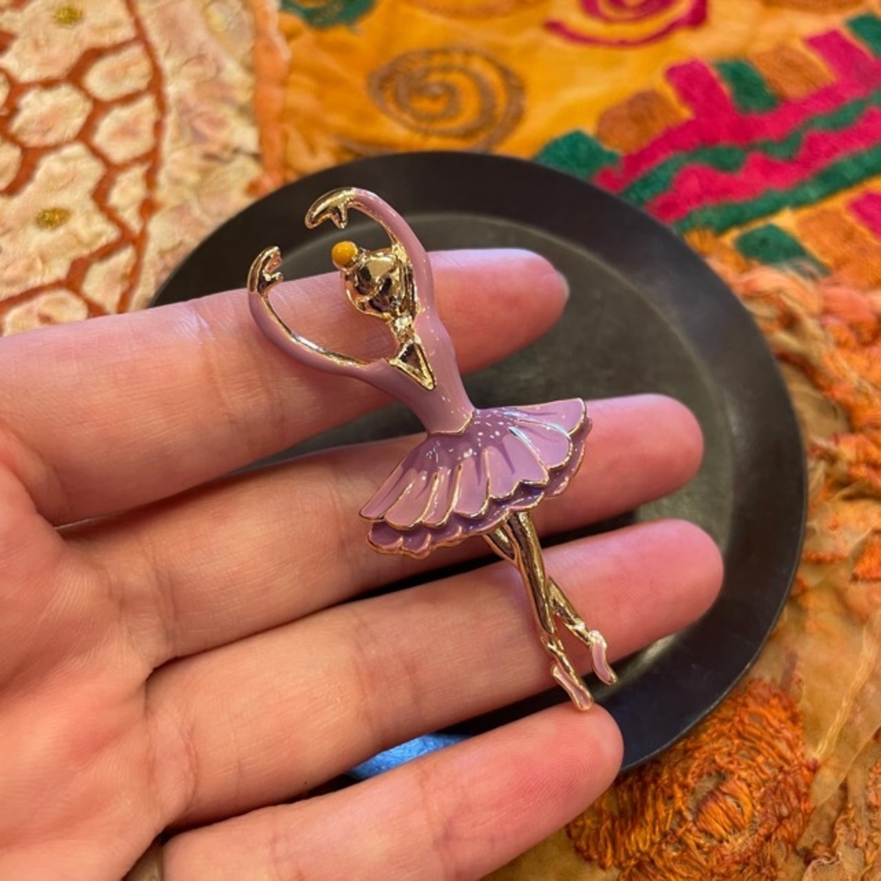 TOPANGA Jewelry Bijou art brooch Ballerina / ビジューアートブローチ バレリーナ プレゼント プチギフト ジャケット 帽子 バッグ ニット キラキラ アクセサリー かわいい ファッション小物