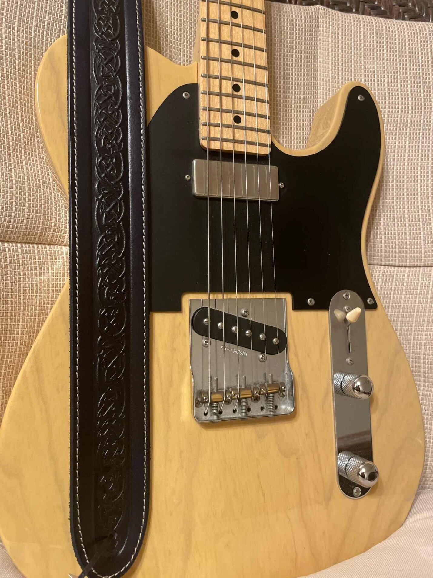 LeathergraftGB Celtic Embossed Strap Navy ギターストラップ