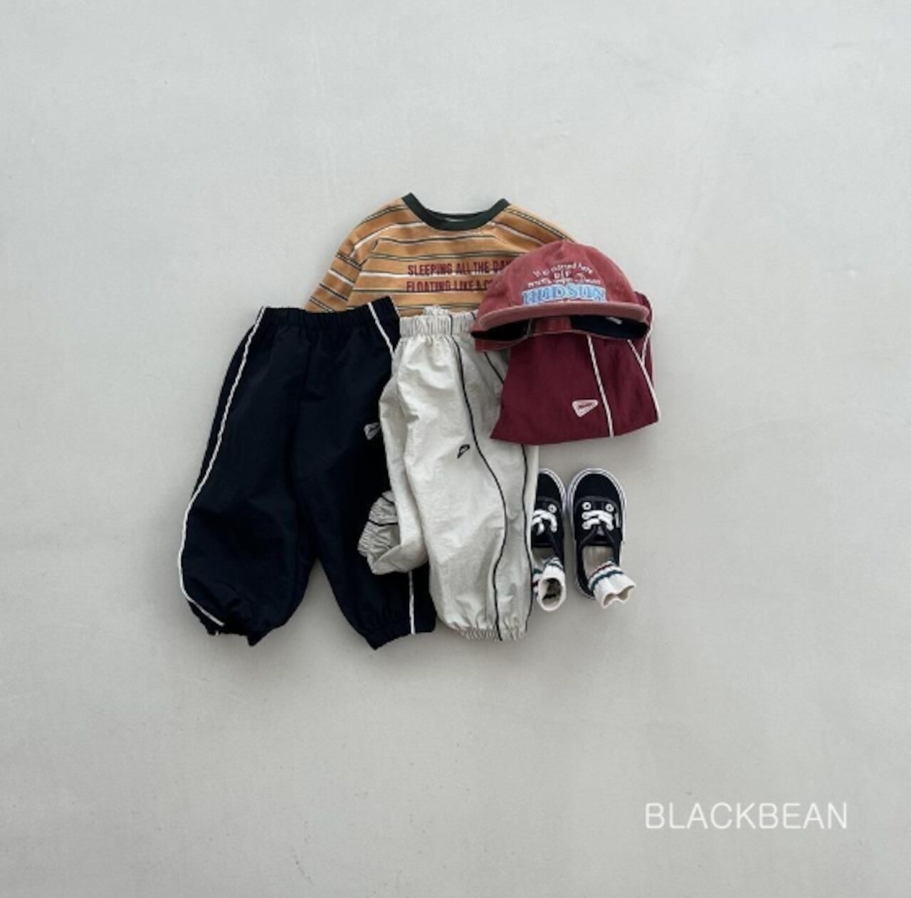 韓国子供服 / 26Autumn / Blackbean / シャークパンツ / キッズ服 / ベビー服 / 秋服 *S(69㎝)~XL(120㎝)*