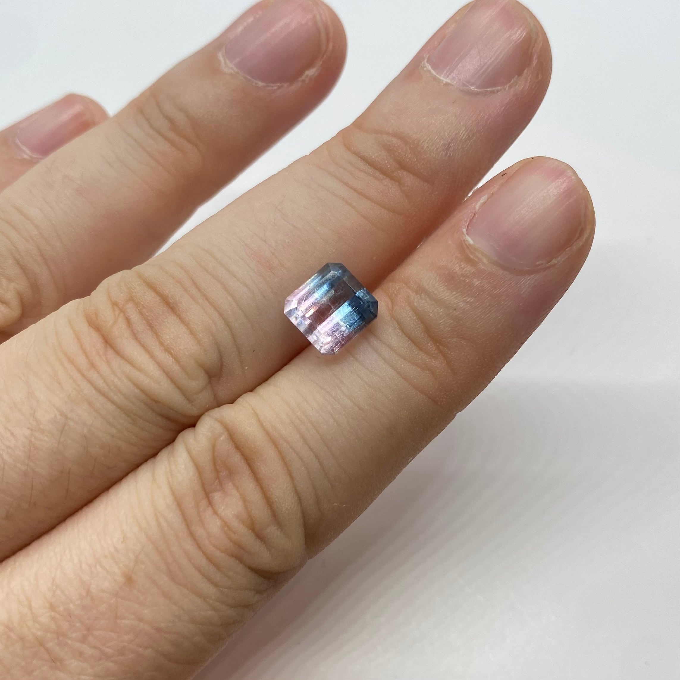 キキララカラーのバイカラートルマリン