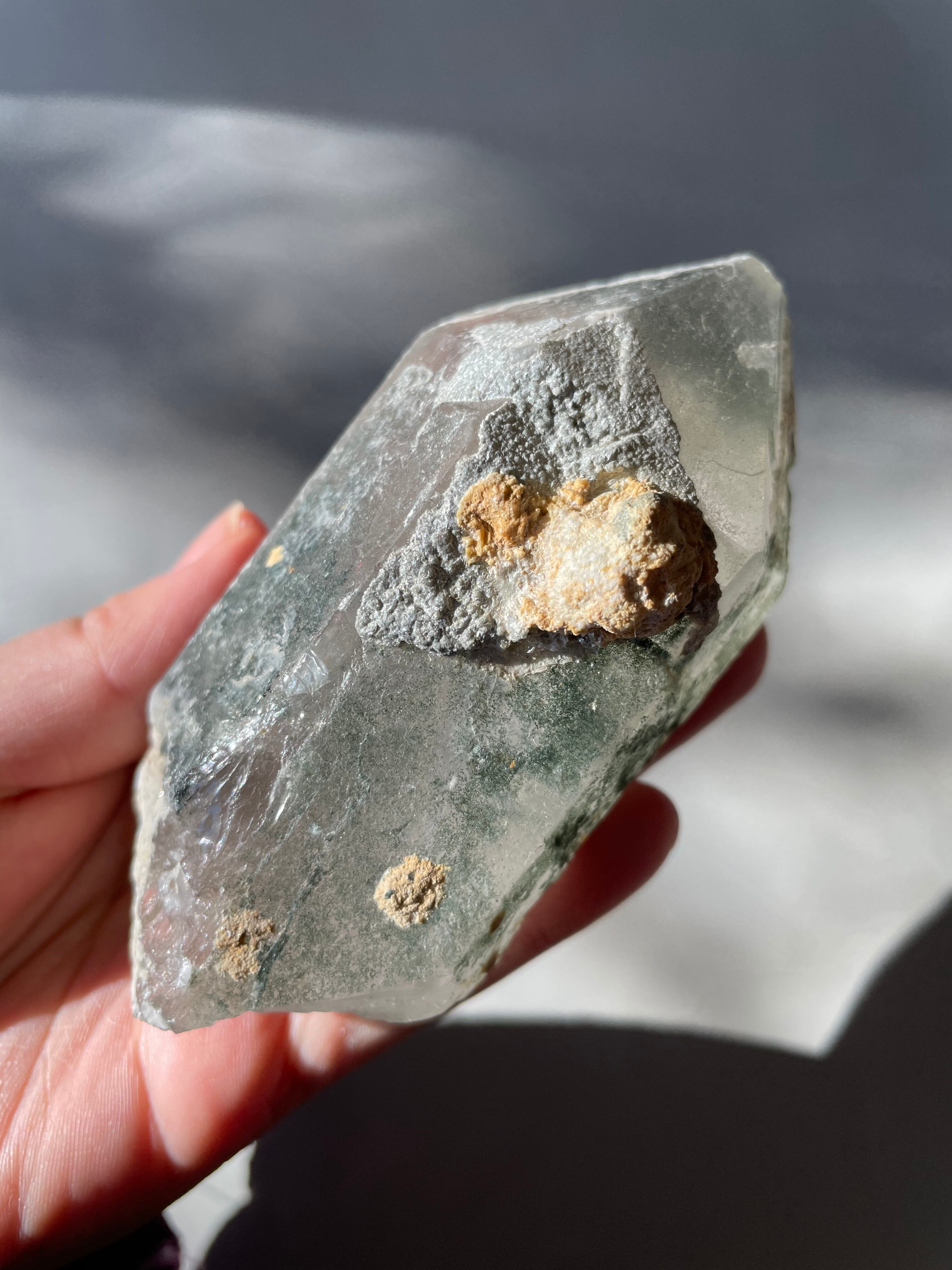 パキスタン　ギルギッド　スカルドゥ　パルディスタンス州産　エピドート共生クォーツ　DT　長石