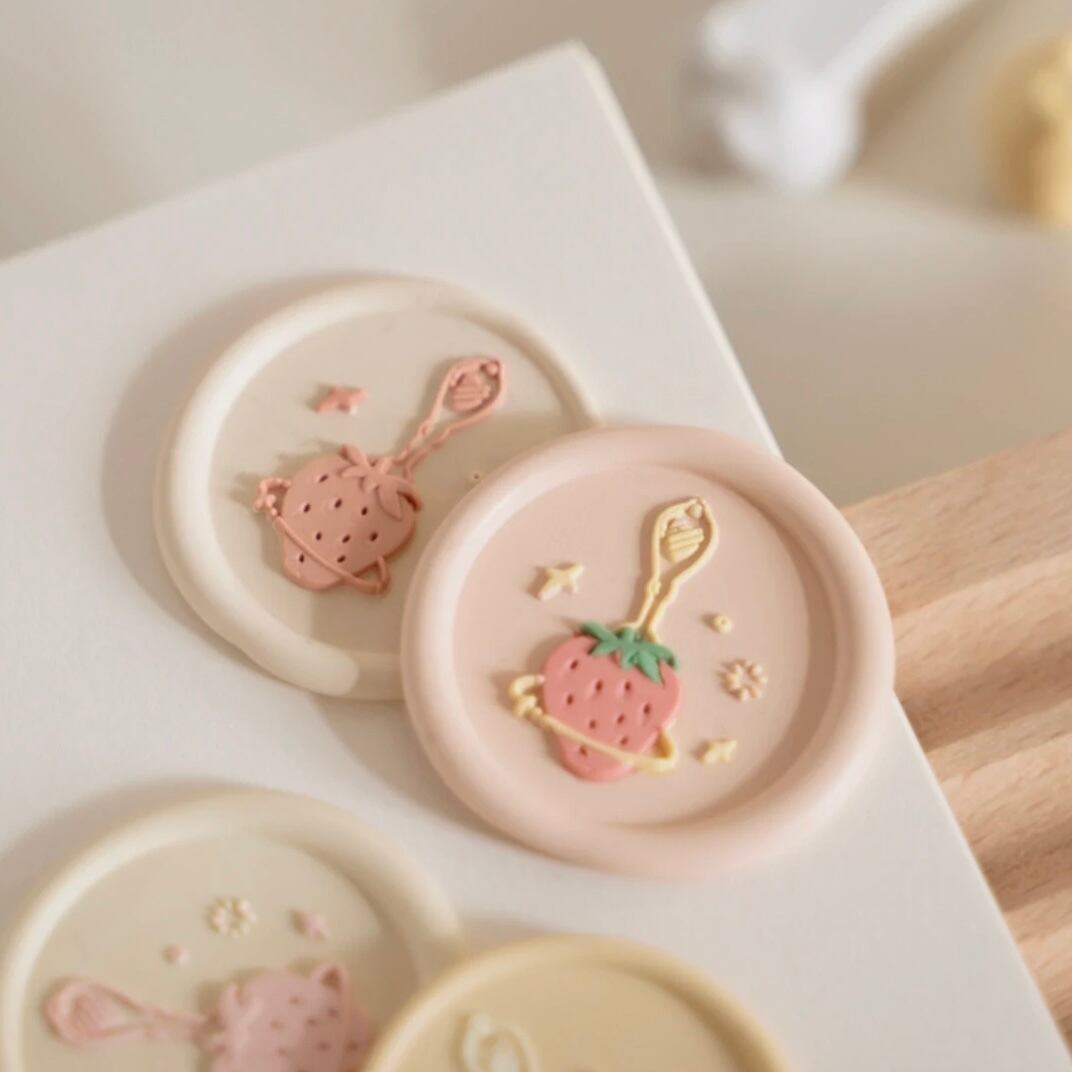 いちごスプーンの宇宙/ Strawberry Cosmos 25mm・シーリングスタンプ