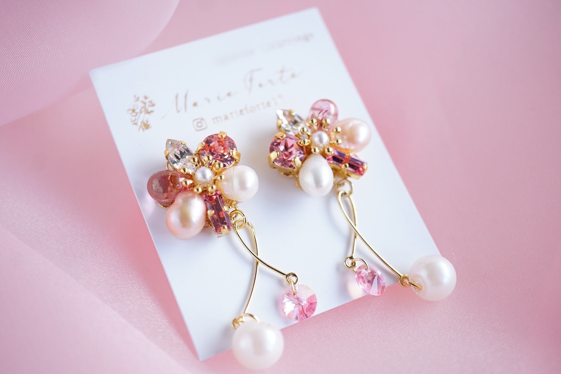 【027】ピンクの星を詰めたイヤリング 027】ピンクの星を詰めたイヤリング