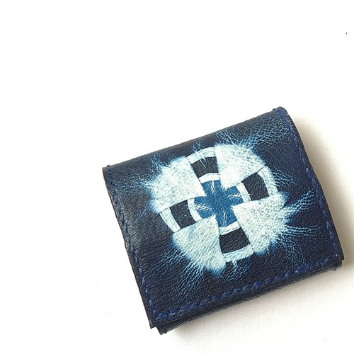 藍の絞り染め　BOX型コインケース～十字模様