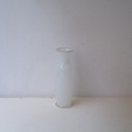透けるようなホワイトの花瓶