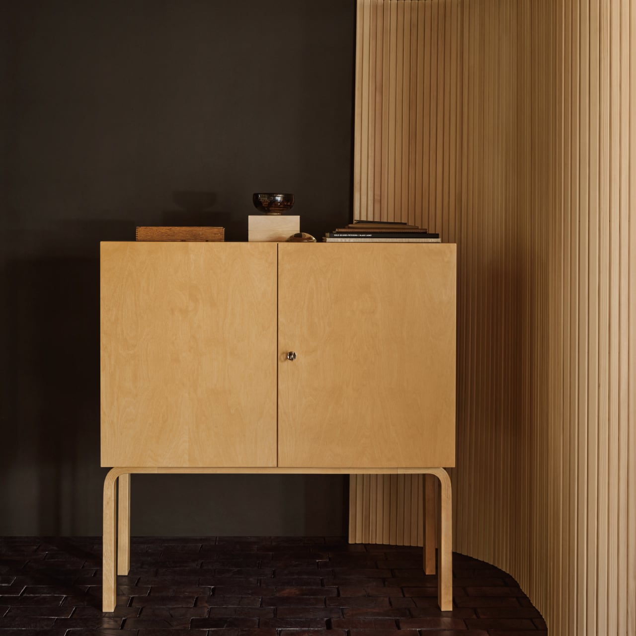 お取り寄せ］Cabinet 250 / Artek（アルテック）/ Gems from the