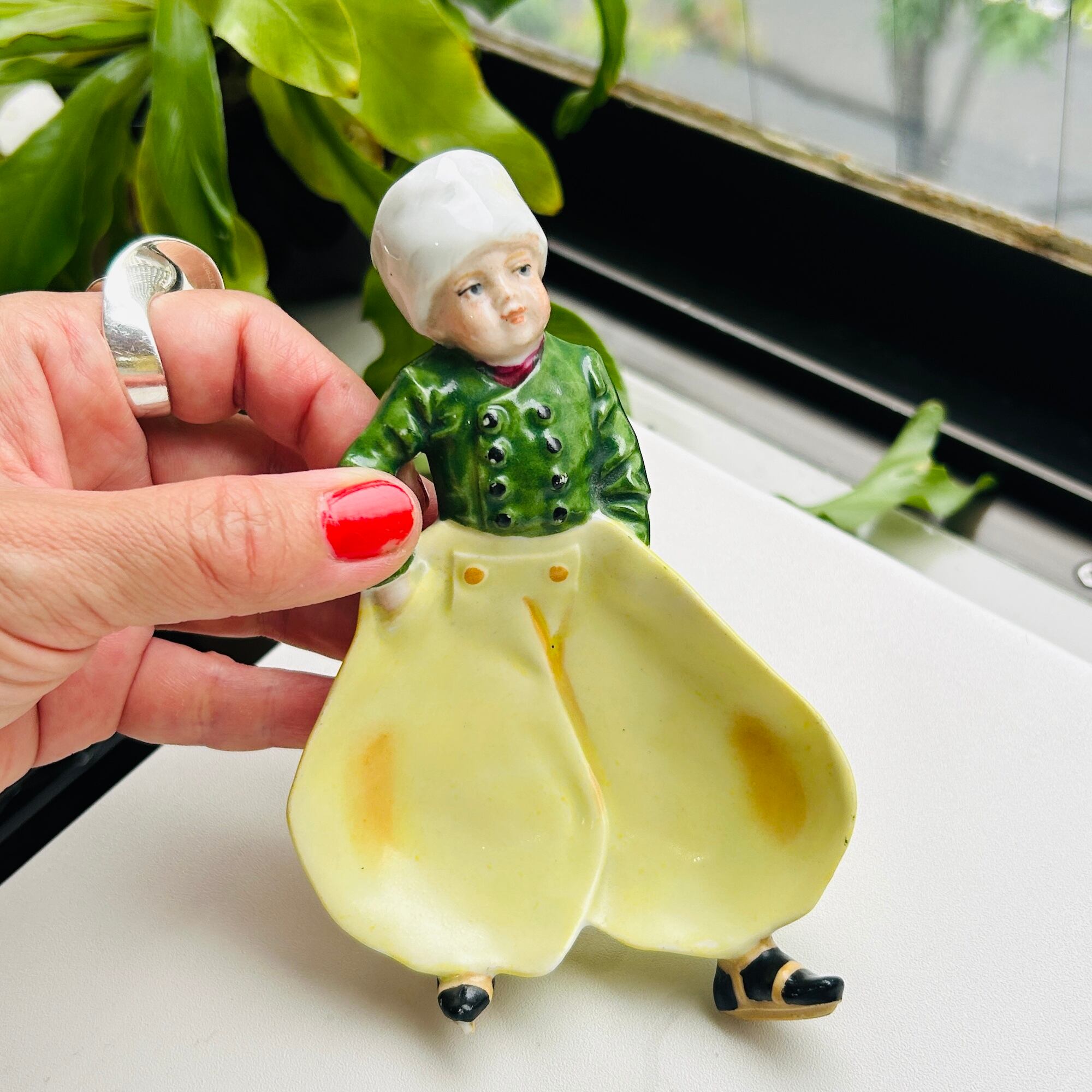 アラビアンBOY フィギュリン小皿・ジュエリートレイ | Milo Antiques