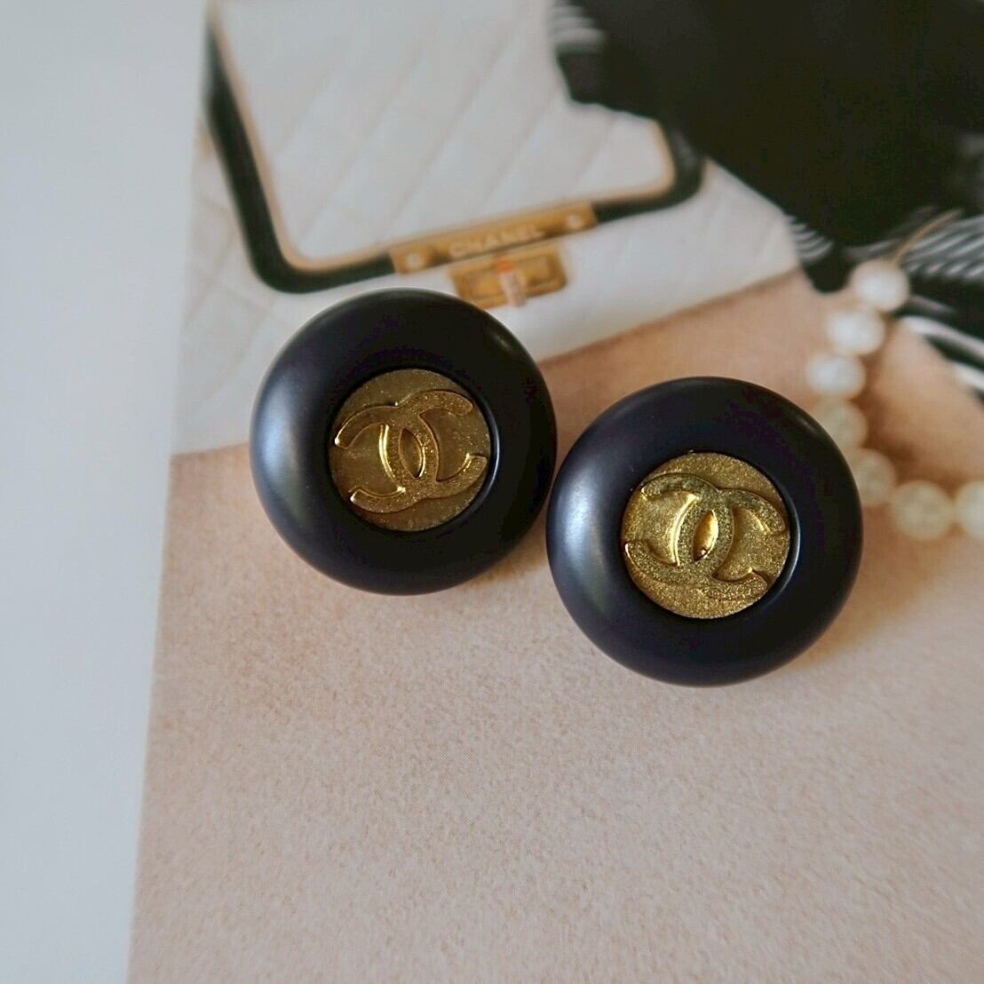 VINTAGE CHANEL BUTTON】ココマーク アンティークゴールド ブラック