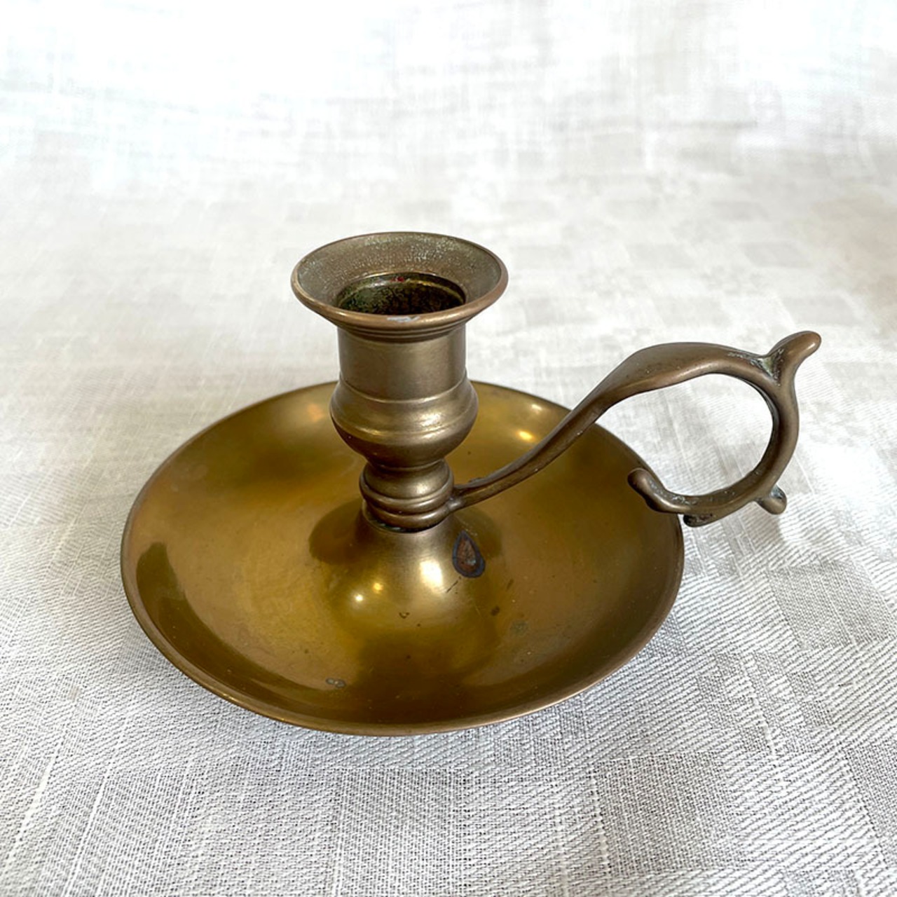 キャンドルホルダー　トレー付き　指かけあり　真鍮製　蝋燭立て　燭台 19otd1