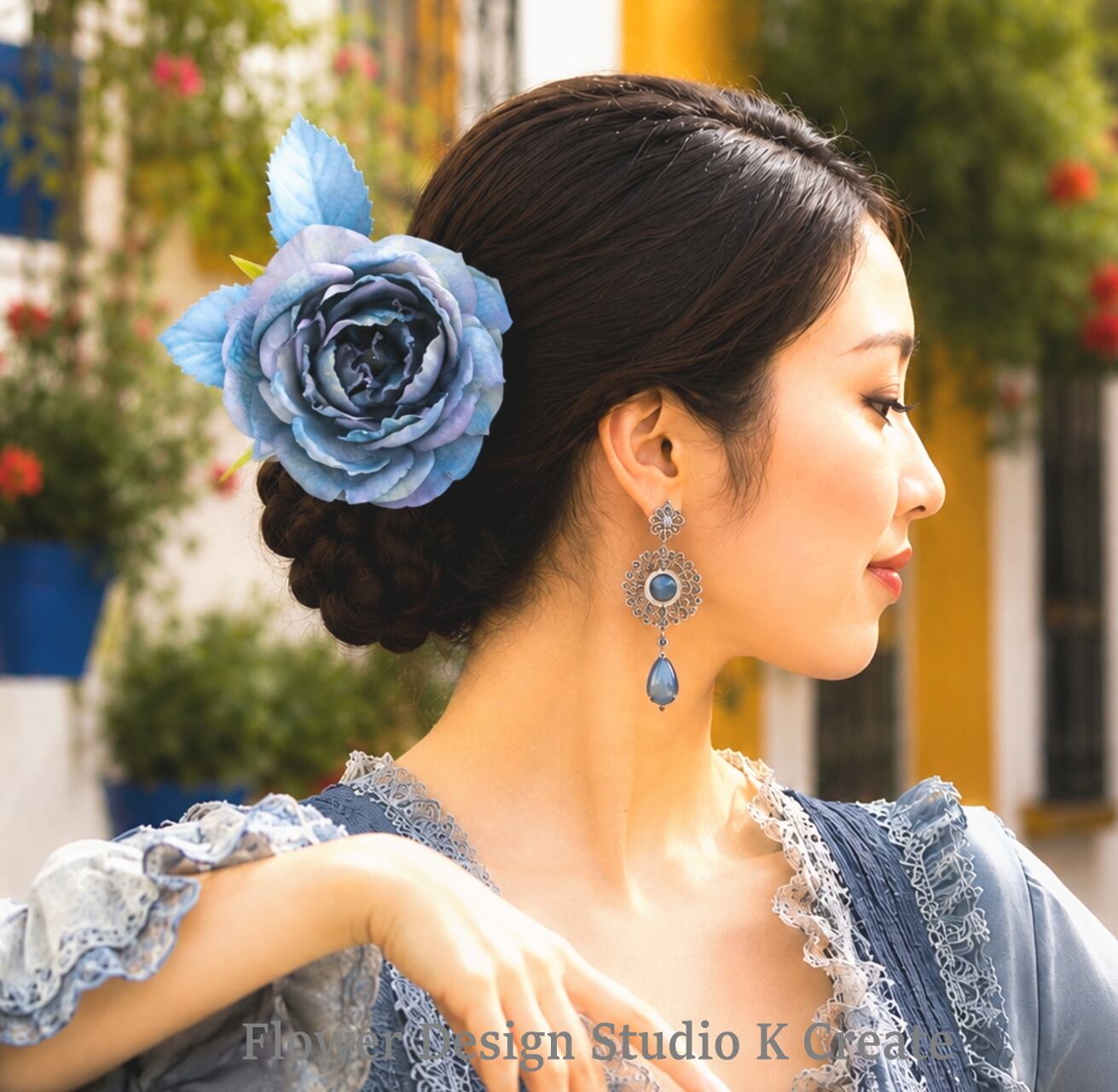 ニュアンスカラー 大輪のグレイッシュブルーの薔薇 フローレス・くすみピンク・舞台映え・フラメンコ・発表会・グラデーション・髪飾り