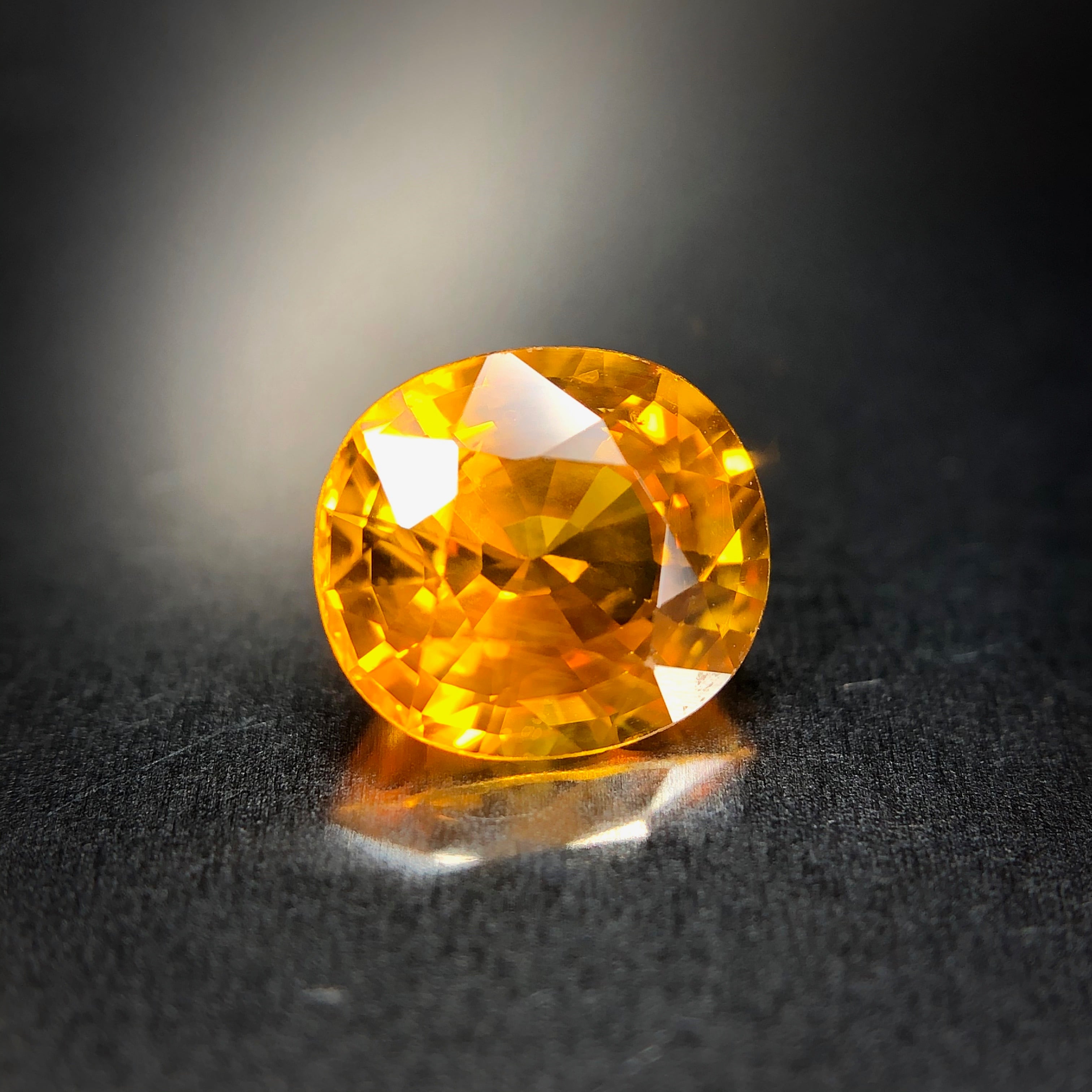 燦々と煌めく太陽のような宝石 1ct 天然 ゴールデンサファイア | Frederick’s Gems&Jewelry powered by BASE