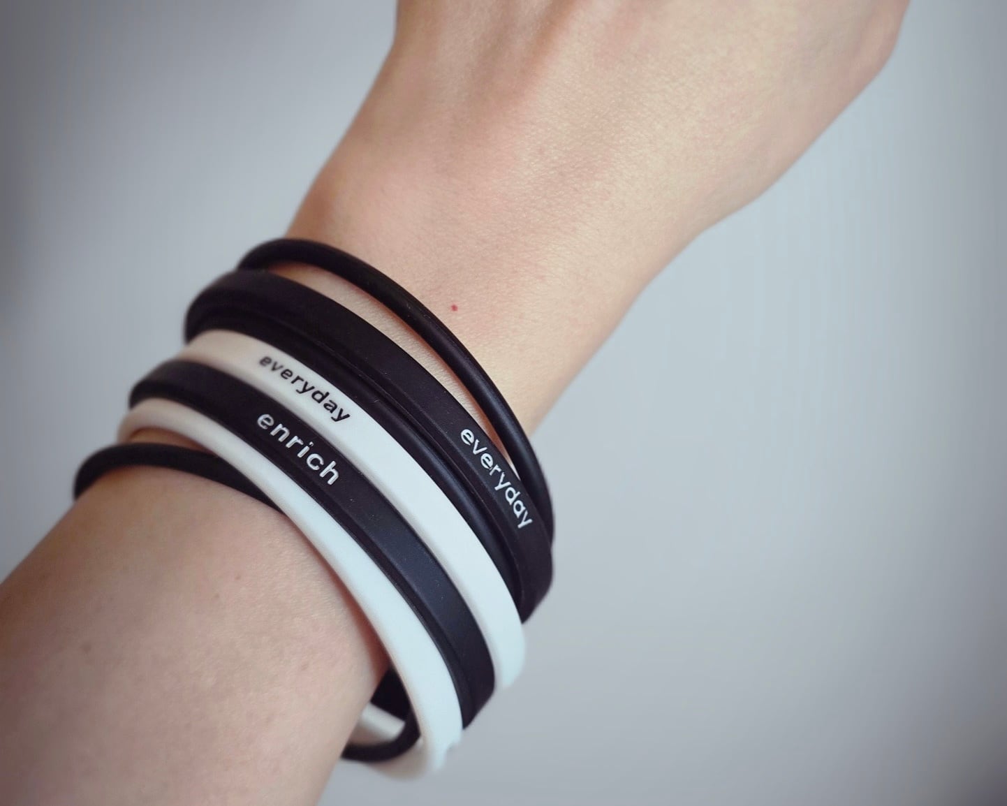 everyday Signature Band（BLACK ＆ WHITE SET）／シリコンバンド