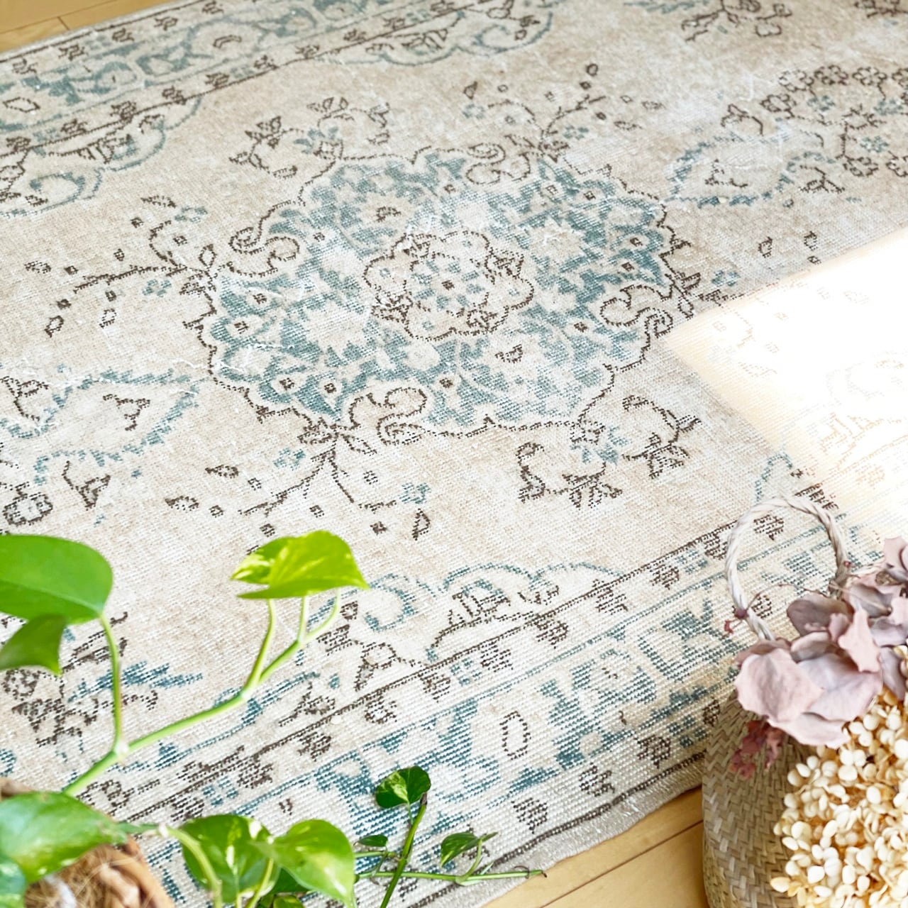 ヴィンテージラグ　トルコ　ウォッシュ　ベージュオーバーダイ　ボタニカル　雅姫さん ヴィンテージラグ トルコ ウォッシュ ベージュオーバーダイ