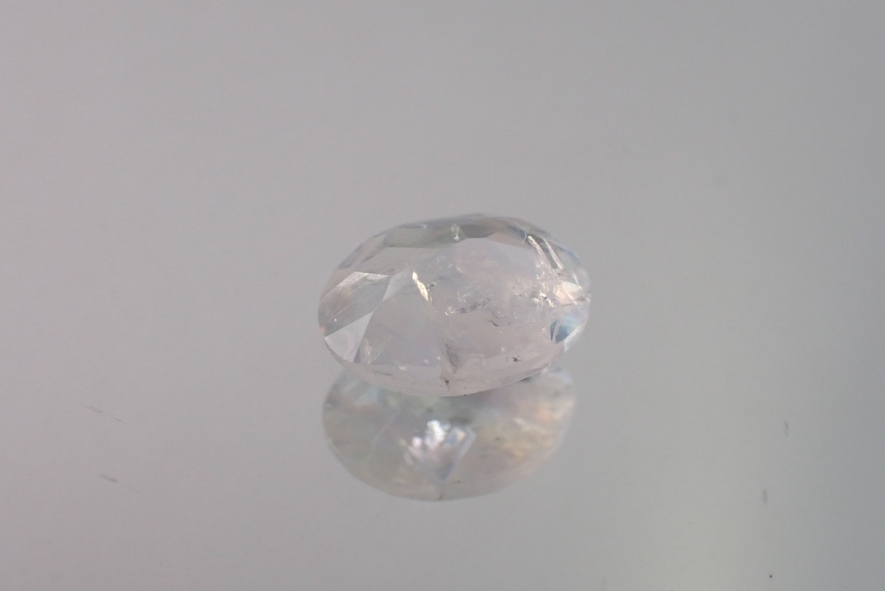 レインボームーンストーン　0.99ct　 [D9-27]