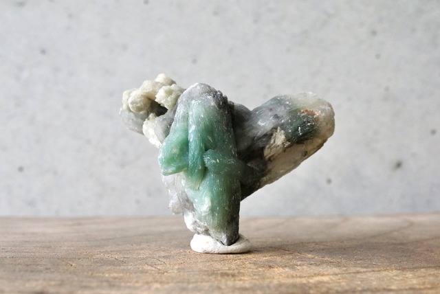 セラドナイト / スティルバイト  Celadonite / Stilbite