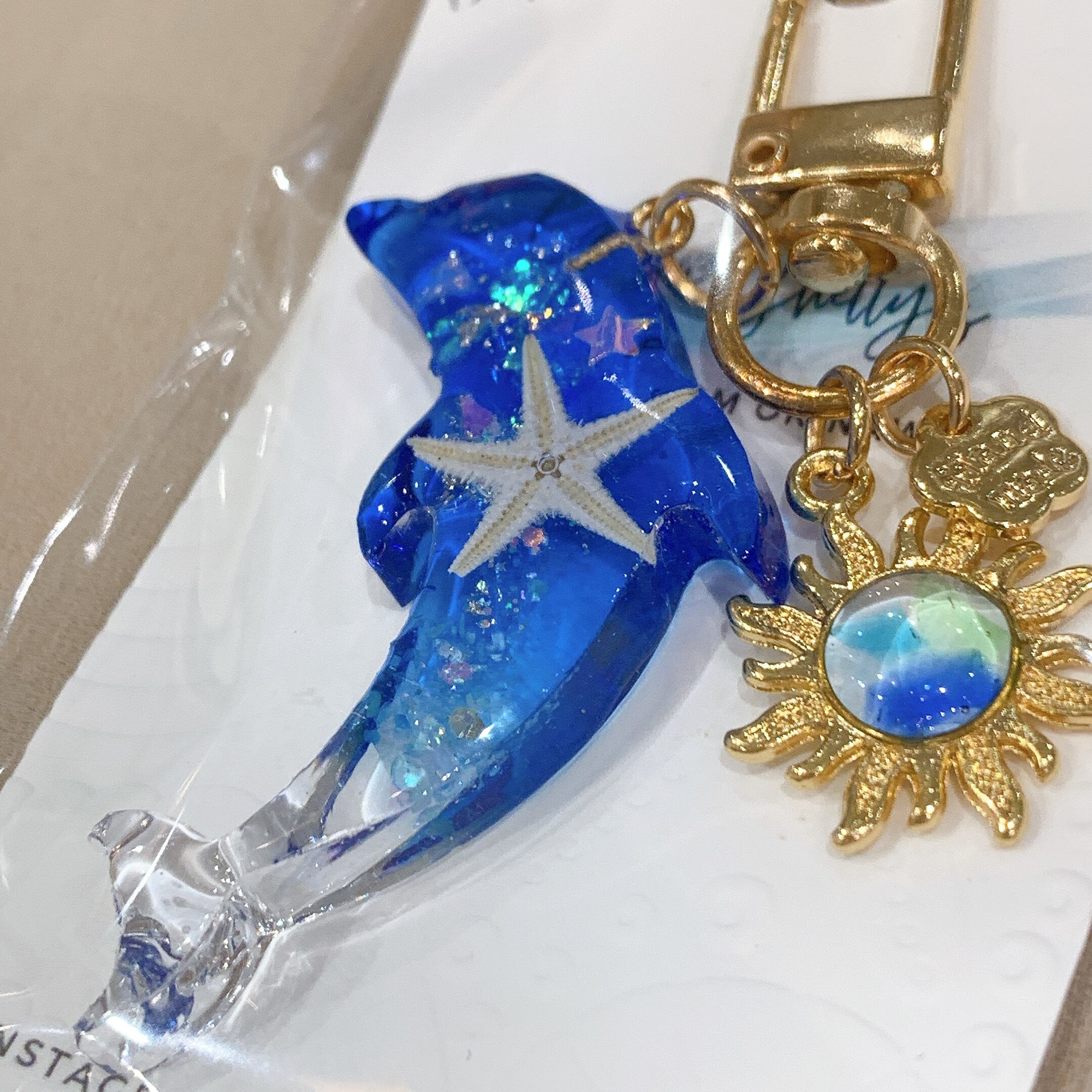 琉球ガラスのチャーム付き！イルカキーホルダー（T-A53-1） | tete by 