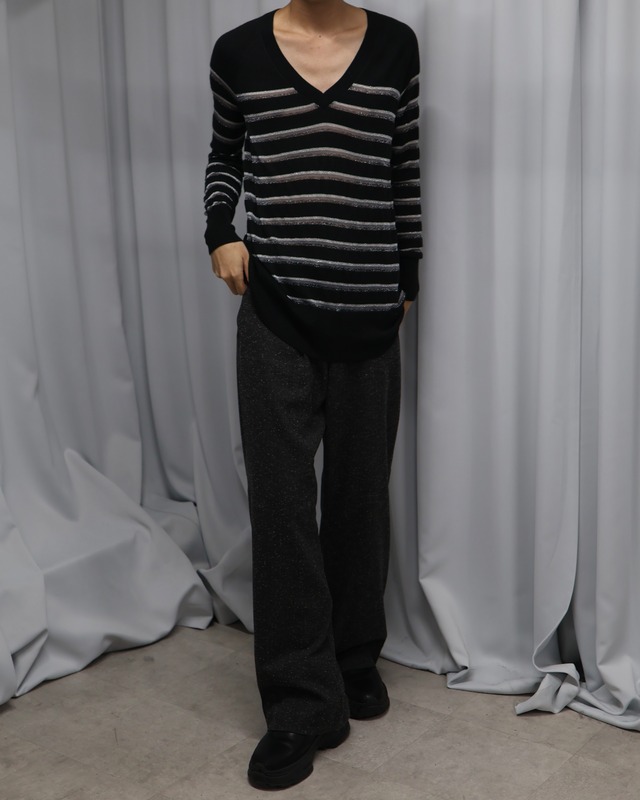 Border sheer v-neck knit