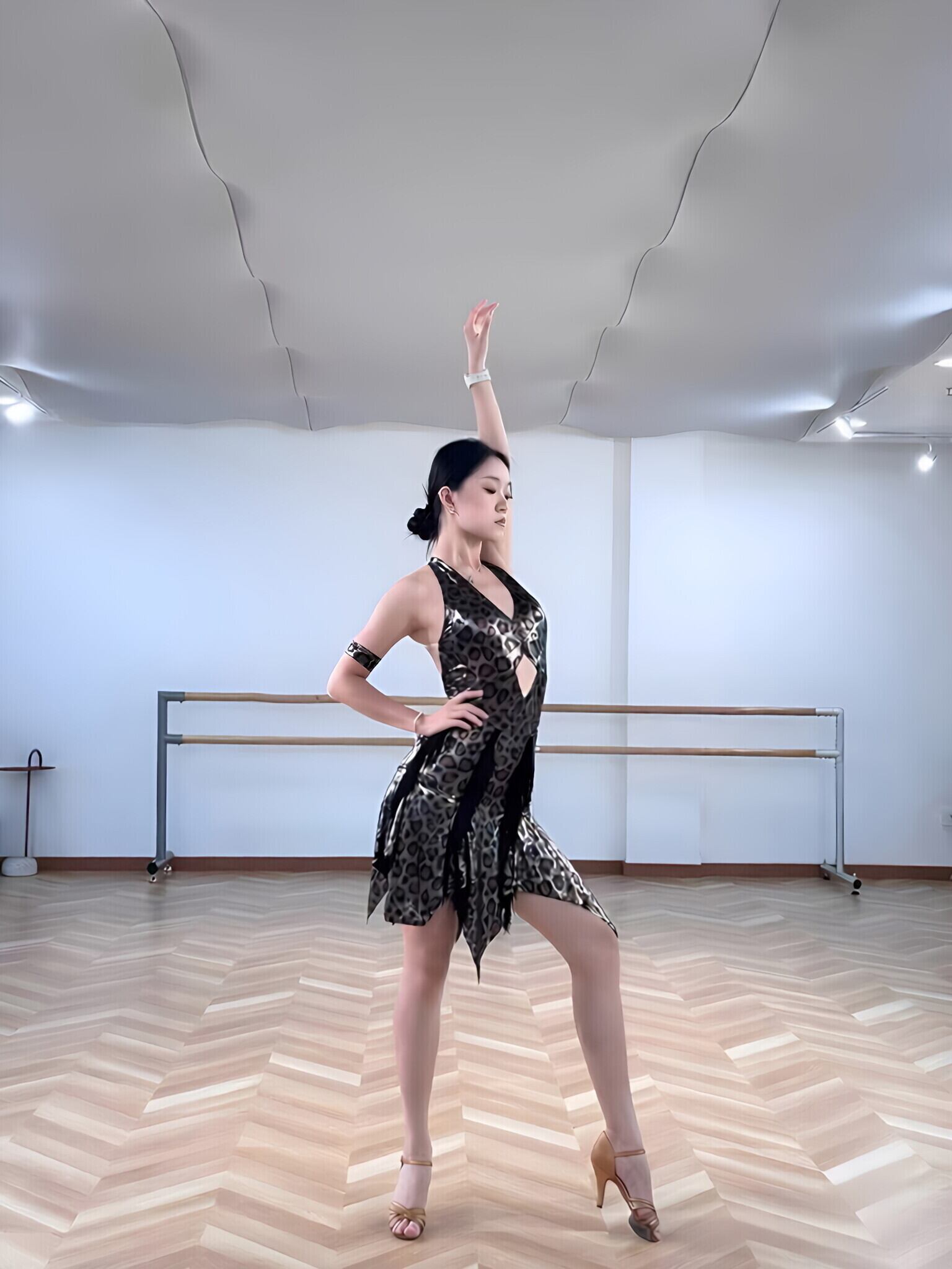 TDANCE 社交ダンス レッスンウェア　競技ダンス　ラテンダンス衣装 LT116 JYUNA 社交ダンス 競技ダンス ラテンダンスウェア 上下