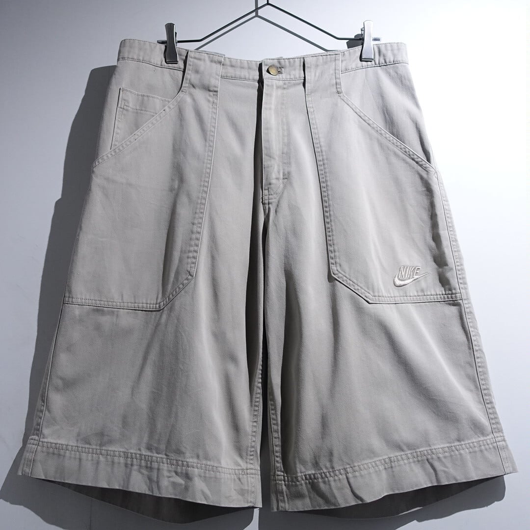 "NIKE" Light Greige Logo Desgin Wide Baggy Shorts