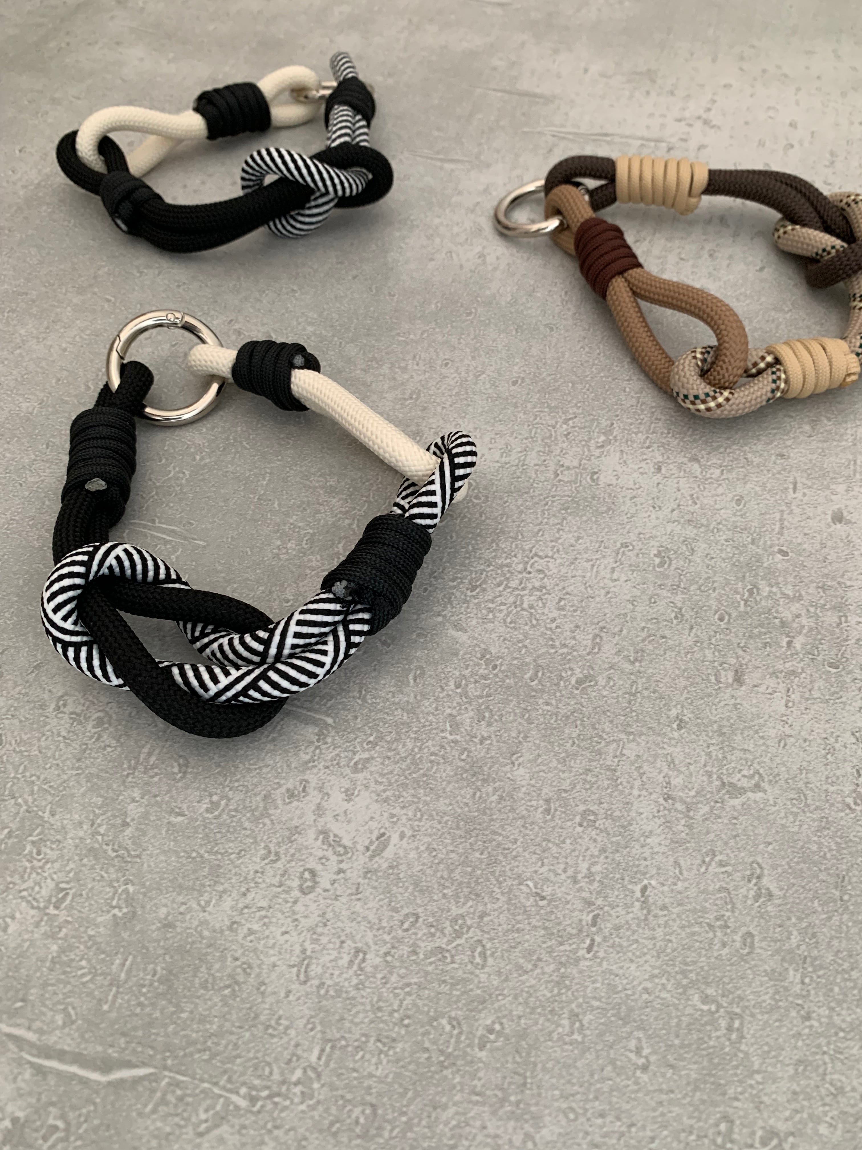 Free！ グッズ バラ、まとめ可能！ 大人かわいい♪ インフィニティ handstrap パラコード | BLUESTORES