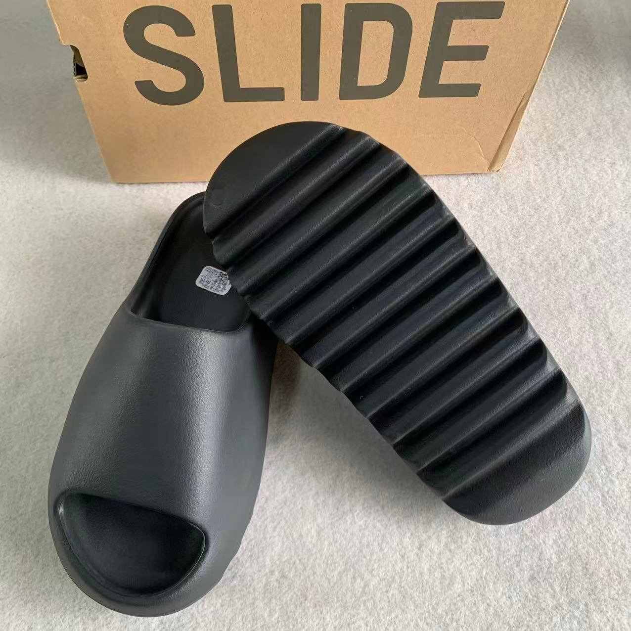 adidas Yeezy Slide “Onyx” ブラックHQ6448 サンダル | I.Te