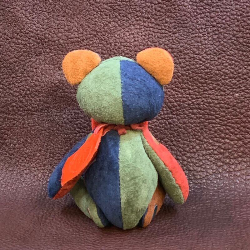ピッグスウェードベルベア★端革を使ってアップサイクル「ベルズベア」写真の1点販売です　カラフル系