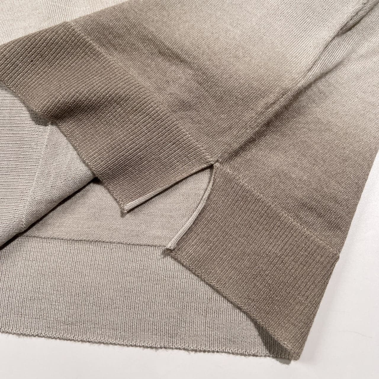 ETRO エトロ カシミヤ × シルク混 ハイゲージ ニットセーター カットソー サイズ 40 /グレー系/イタリー製/エトロジャパン