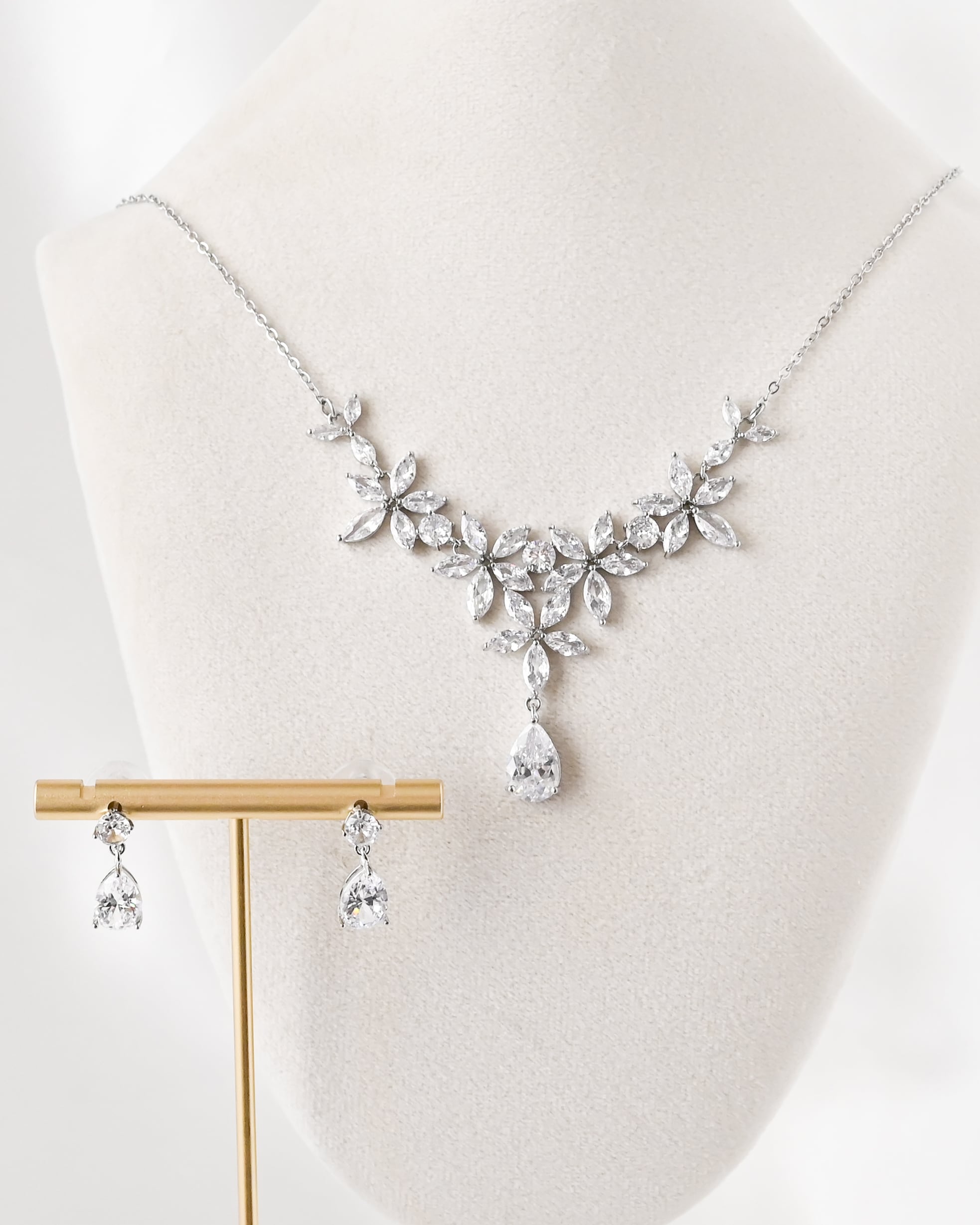 フラワービジュー ドロップ ブライダルネックレス&ピアスセット【NE2602-05】