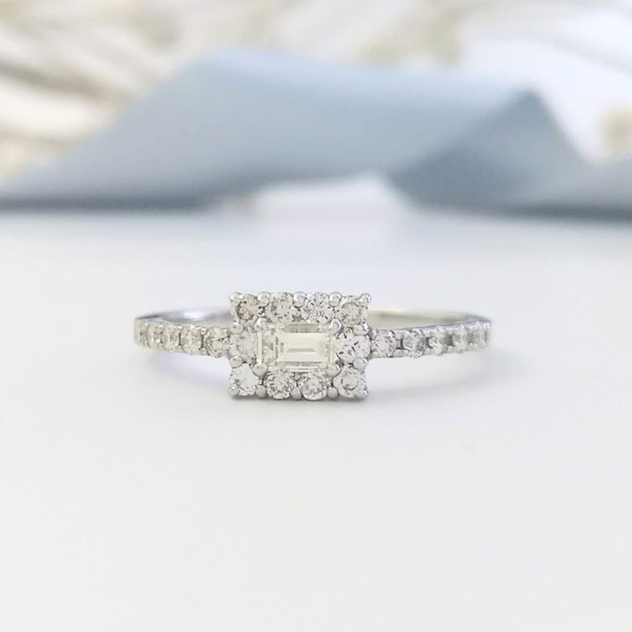 Pt950高品位 プラチナ 華やかで上質なダイヤモンドリング（婚約指輪