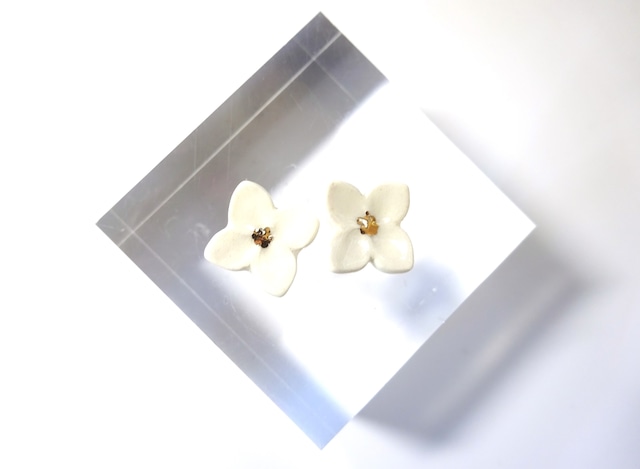 花のpieace/earring (白）