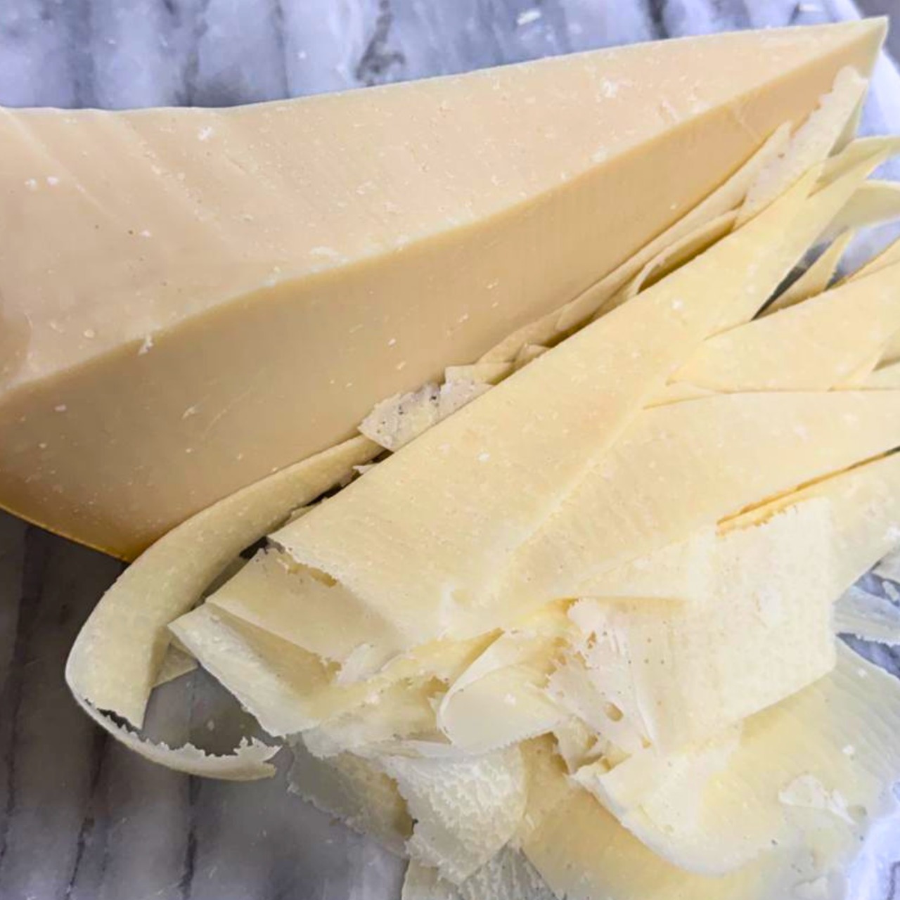 パルミジャーノ・レッジャーノ DOP 24ヶ月熟成 グラスフェッド シェーブチーズ 5kg 業務用 Grass-Fed Parmigiano Reggiano DOP 24-Month Aged Shaved Cheese 5kg | Bulk Professional Pack