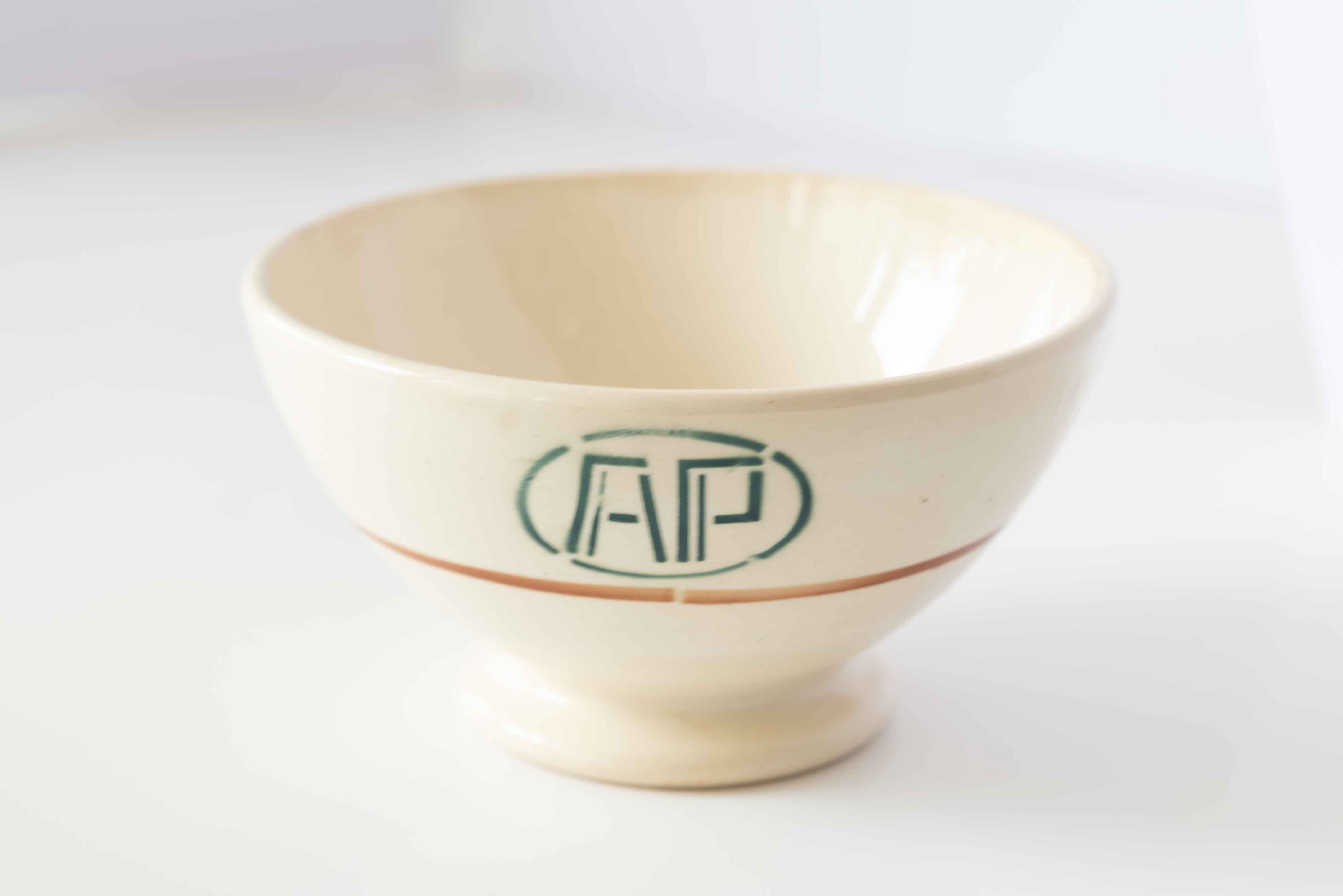 フランス Gein(ジアン)社 AP 文字のカフェオレボウル