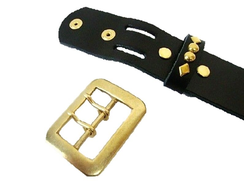 栃木レザー オリジナル文字入れスタッズベルト 黒 フラワーベース 真鍮  