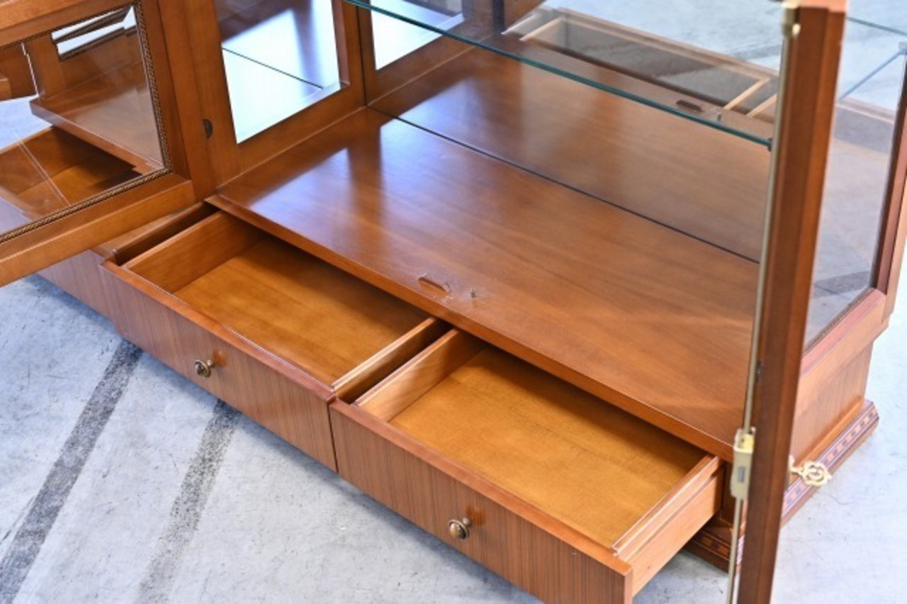 最高級 イタリア製 260万 CARPANELLI/カルパネリ キャビネット キュリオケース ガラス棚板 引き出し コレクションケース 象嵌 クラシック【中古家具/中古インテリア/USED家具ユーズド家具/リサイクル】