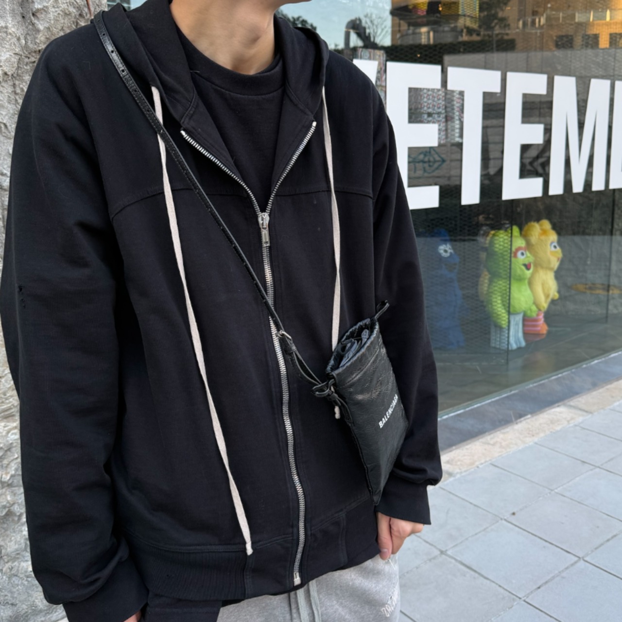 【BALENCIAGA】SHOPPER PHONE HOLDER - 8