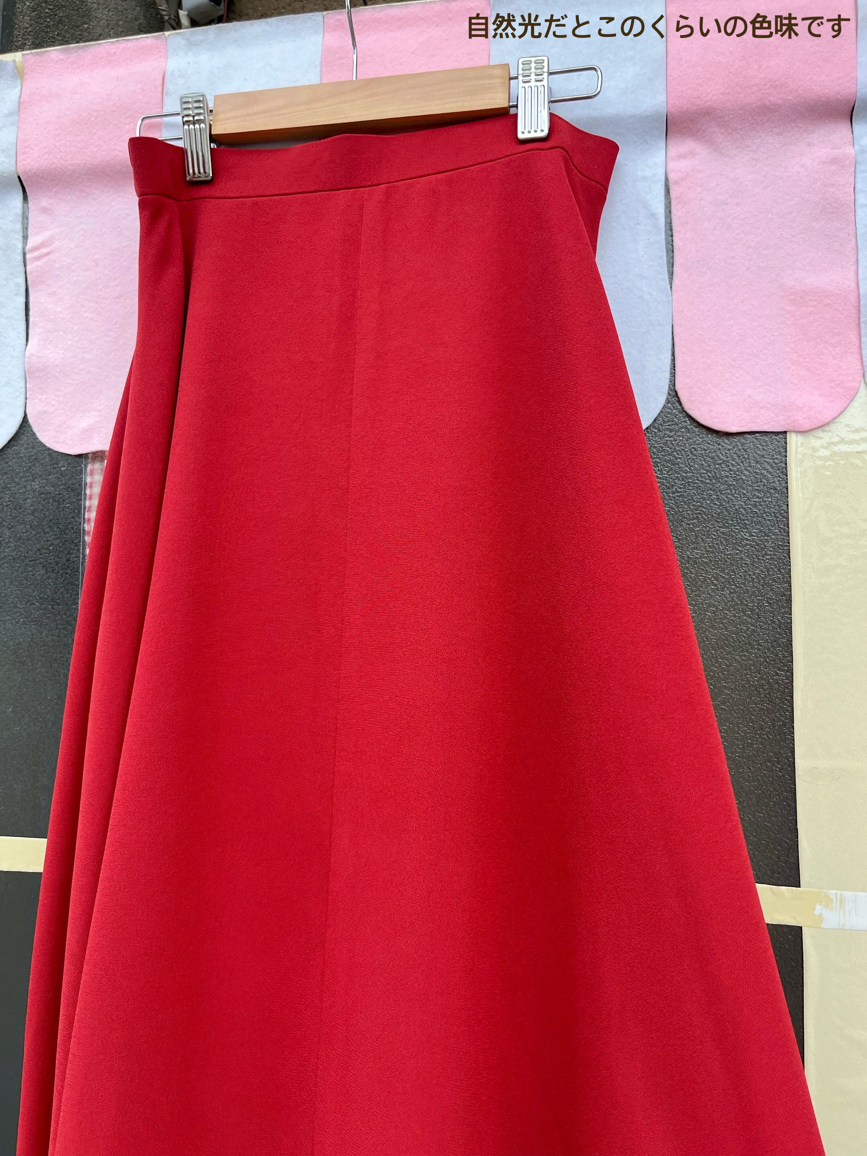 red seams flare skirt