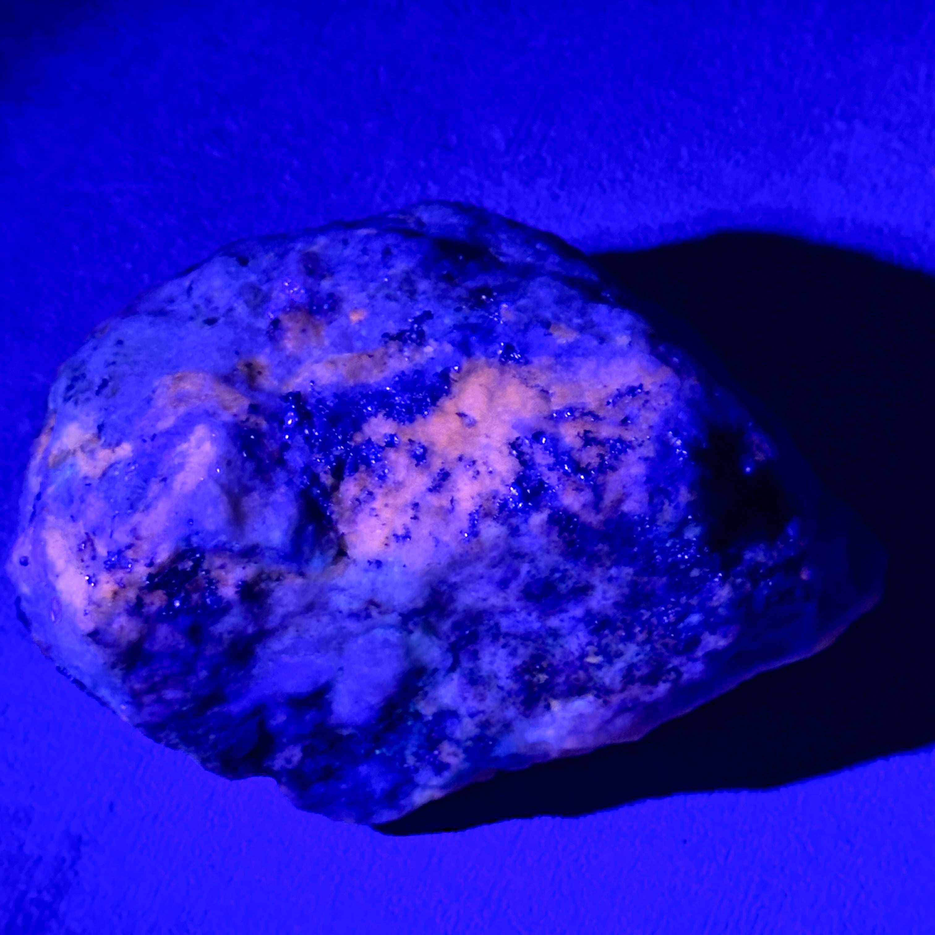 蛍光◎アフガナイト 原石75◇Afghanite◇ 天然石・鉱物