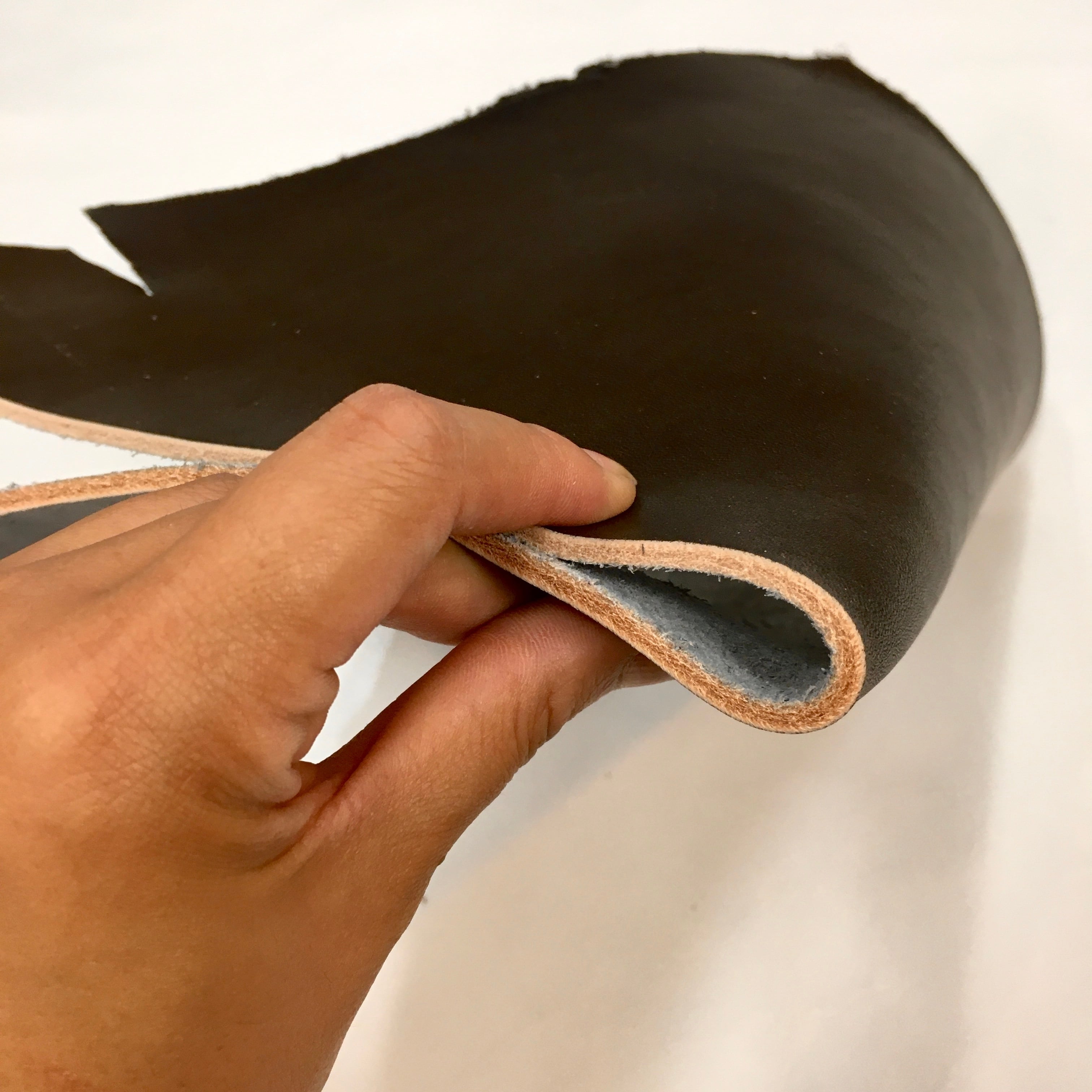 ●スムース●クローム鞣し/牛革●176ds●上質/ネイビー● クロム鞣し - CHROME TANNED \u2013 STRUM OFFICIAL