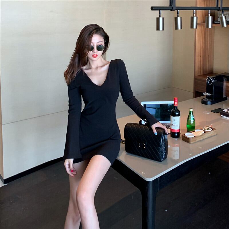 ドレス ベルベットブラックショートスカート オータムウィンタースリムフィット 秋物 冬物 ブラックストロベリース83540518605