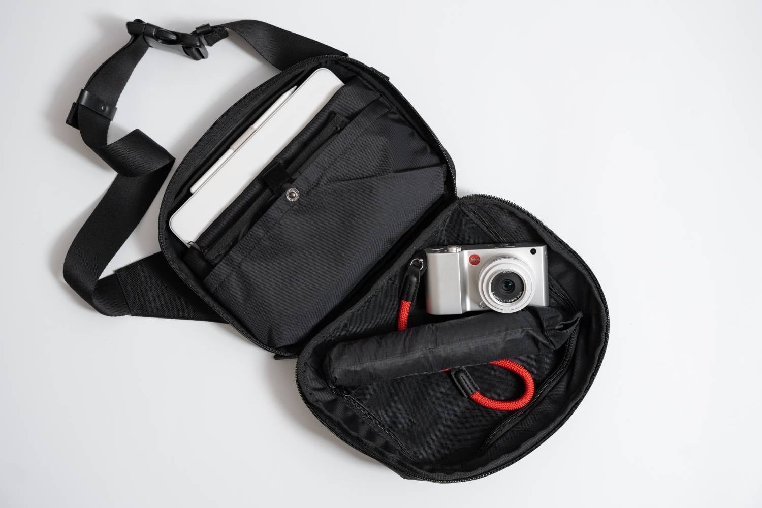 iPadユーザーのためのボディバッグ「HALF DAYPACK（ハーフデイパック ...