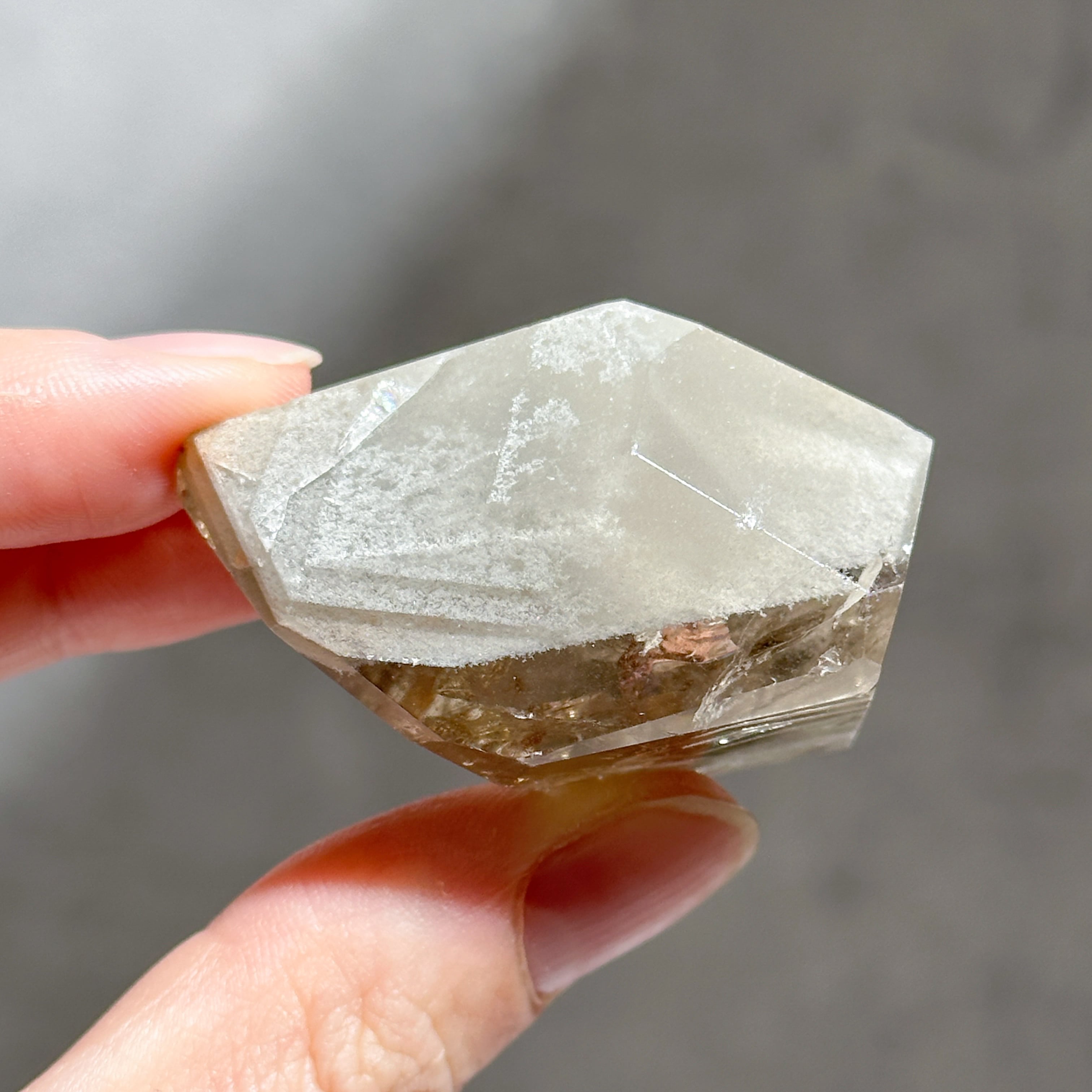 虹◎スモーキーガーデンクォーツ フリーフォーム52◇Smoky Garden